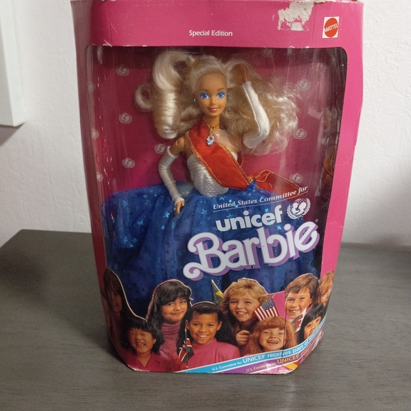 1989 Unicef Barbie No.1920 - Picture 1 of 7